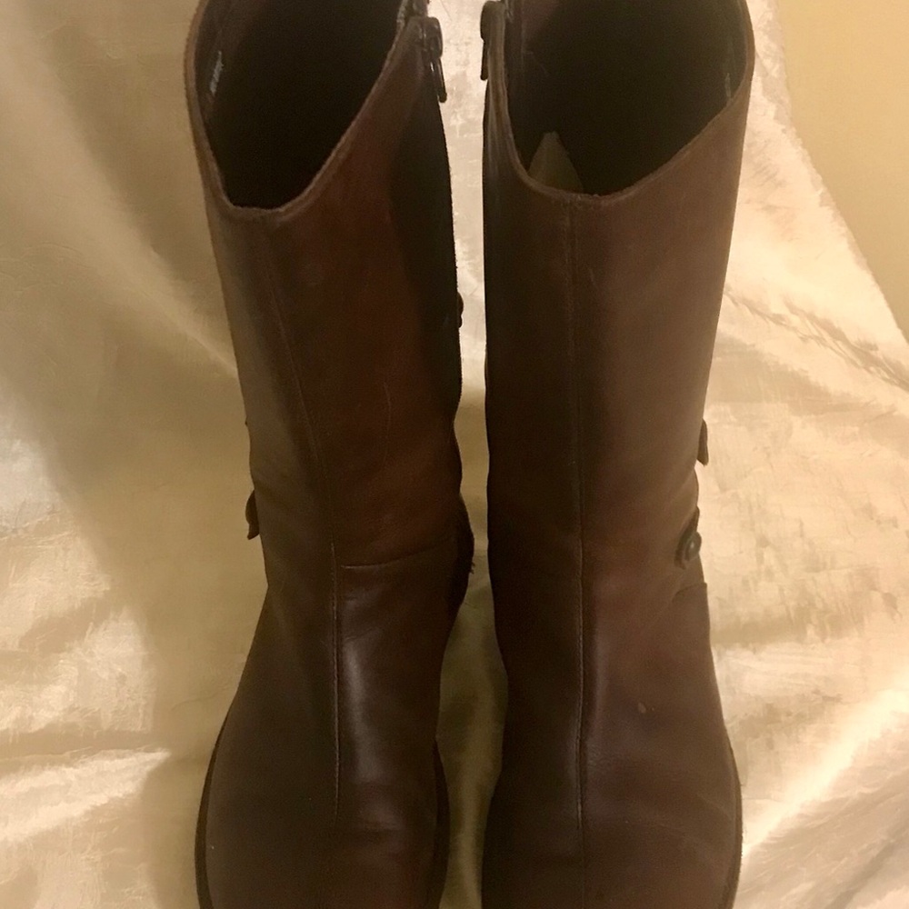 WOMEN’S MERRELL MEDIUM TALL BOOTS